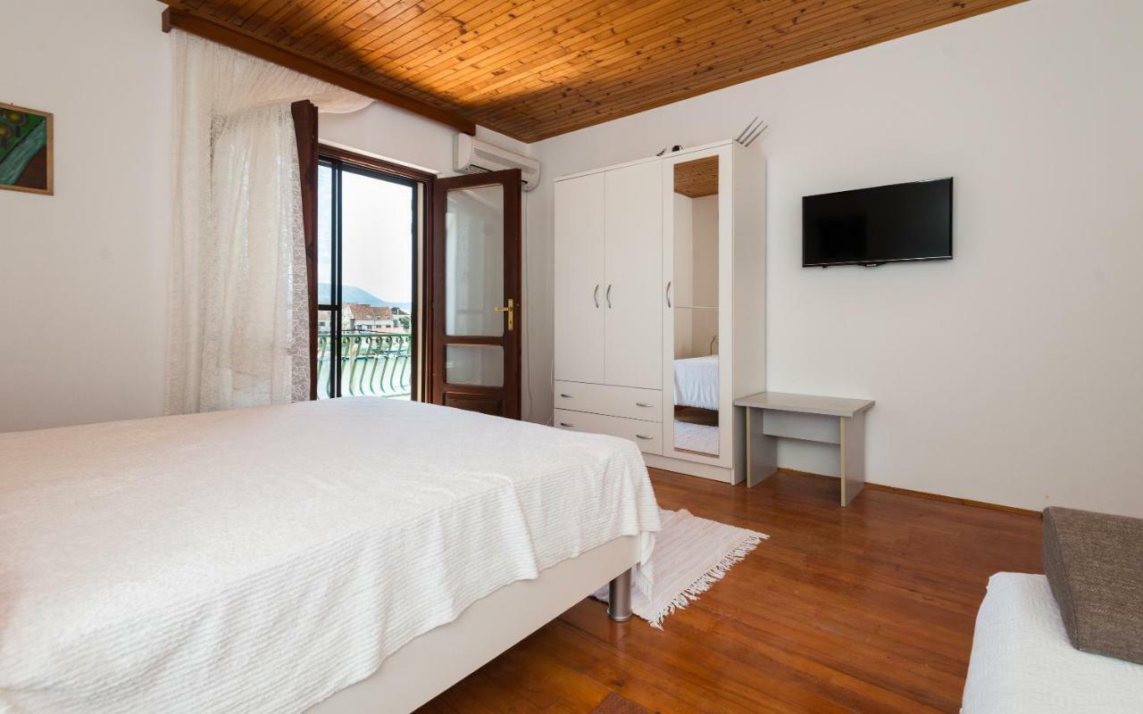 Apartments Azzurro Блаце Екстериор снимка